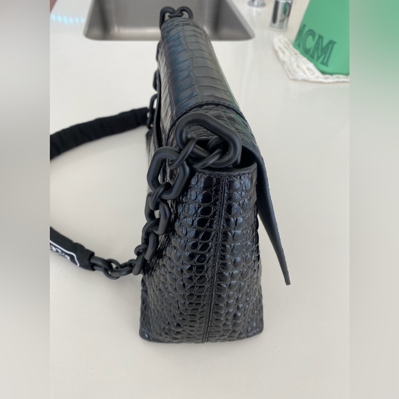 Balenciaga Shiny Calfskin Crocodile Embossed Hourglass Chain - Picture 2 of 4